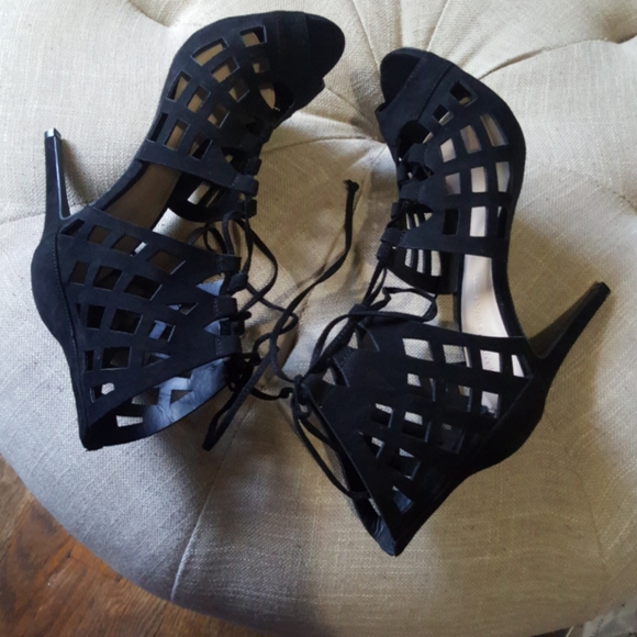 Shoes - Picture 4 of 4